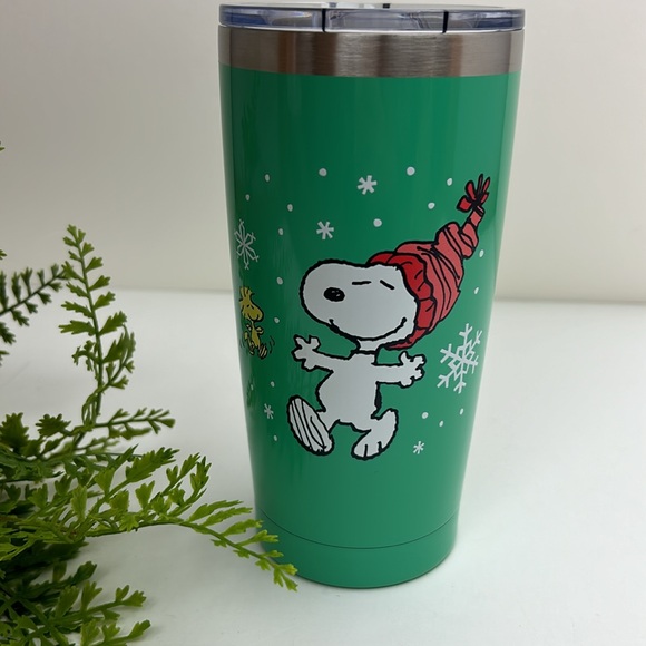 Snoopy Christmas cup with lid, NWT, cute Peanuts snowflake design - Picture 7 of 13